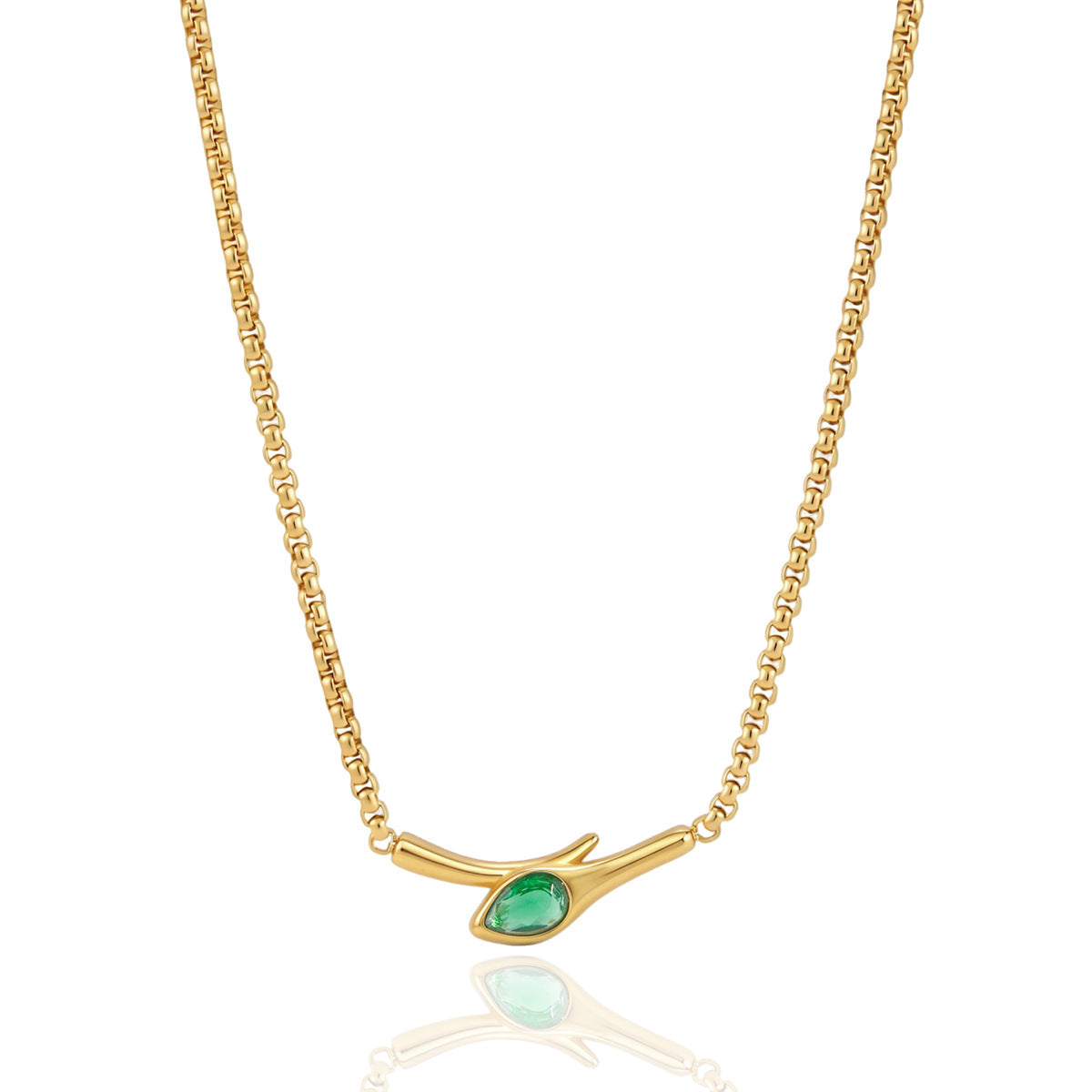 Slangvormige hanger met groen zirkoonsteentje aan gouden ketting